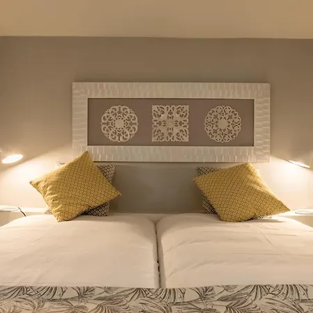 Aoa Giralda Apartment
